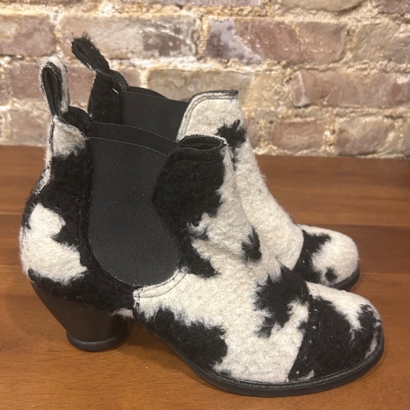 John Fluevog x Anna Sui Odlum Brogue Chelsea Boot - Picture 9 of 13